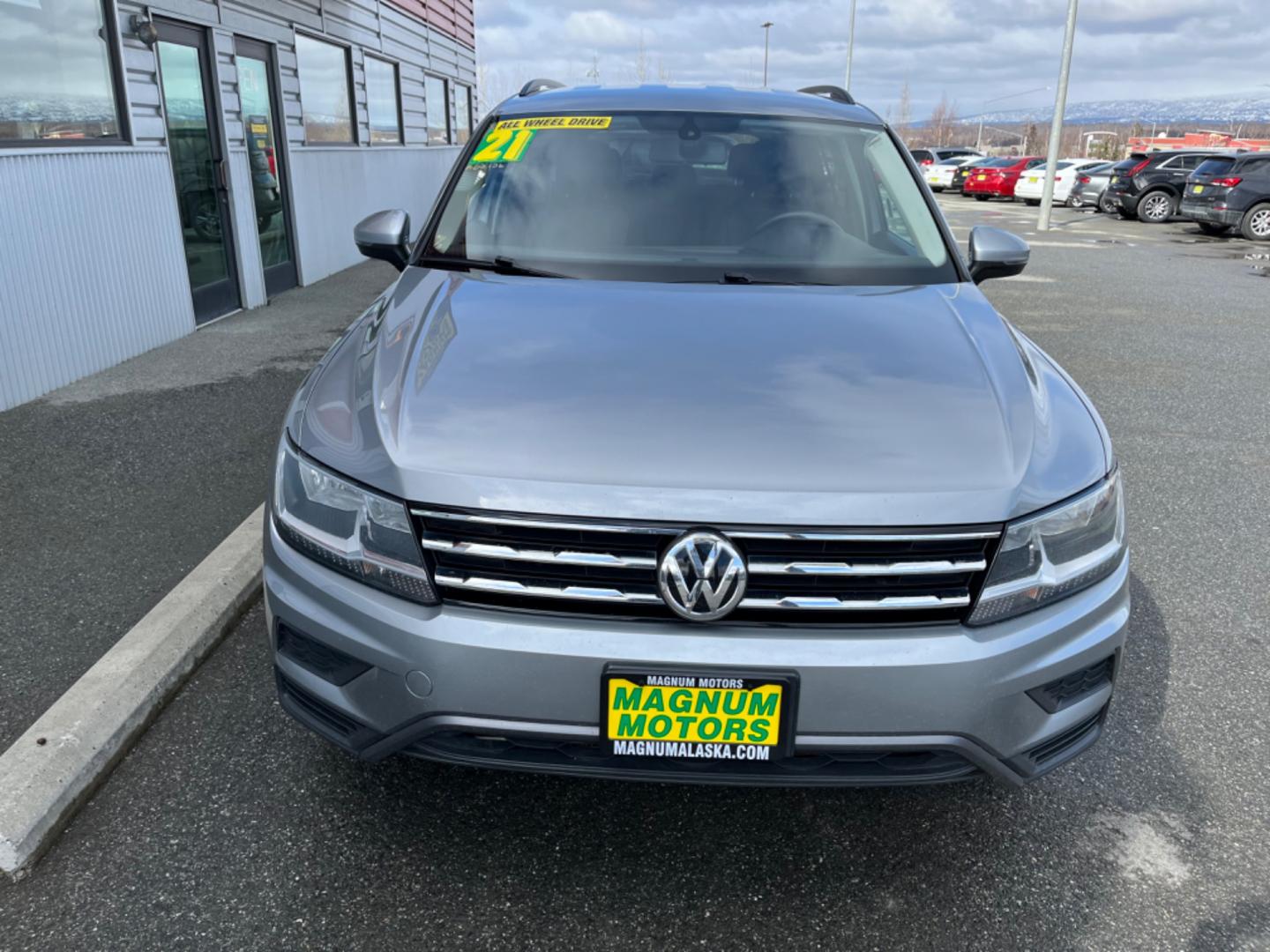 2021 GRAY /Black VOLKSWAGEN TIGUAN SE 4MOTION (3VV2B7AX6MM) with an 2.0L engine, Automatic transmission, located at 1960 Industrial Drive, Wasilla, 99654, (907) 274-2277, 61.573475, -149.400146 - Photo#6